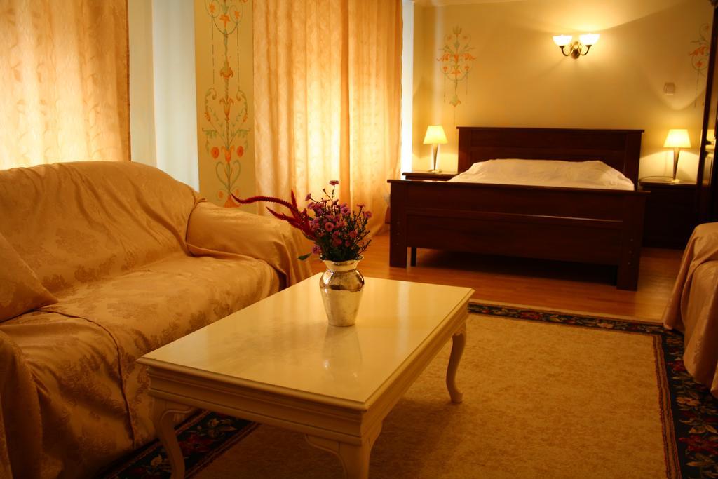 Villa Tamara Boekarest Kamer foto