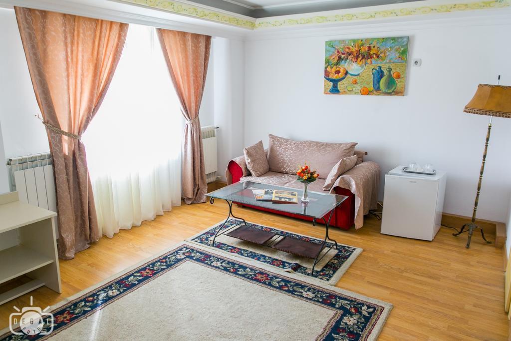 Villa Tamara Boekarest Kamer foto