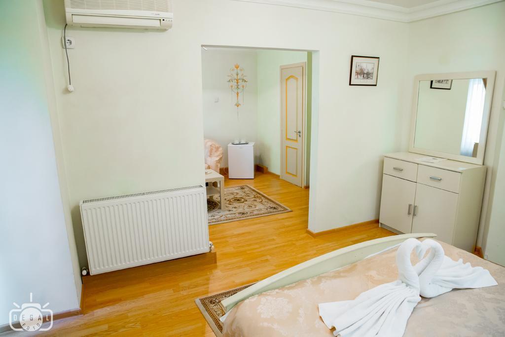 Villa Tamara Boekarest Kamer foto