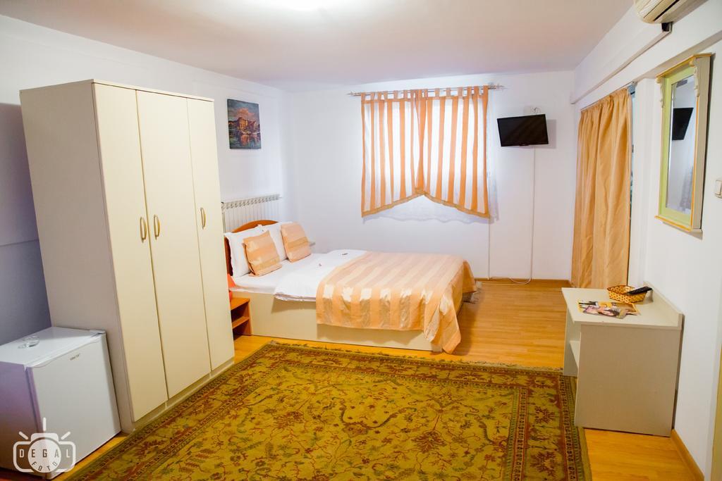 Villa Tamara Boekarest Kamer foto