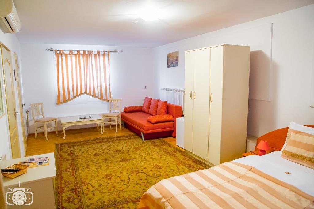 Villa Tamara Boekarest Kamer foto